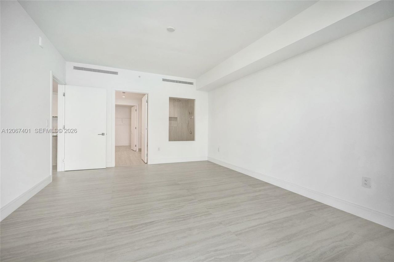 2411 Laguna Circle , Unit 208, Miami, FL 33181 Photo