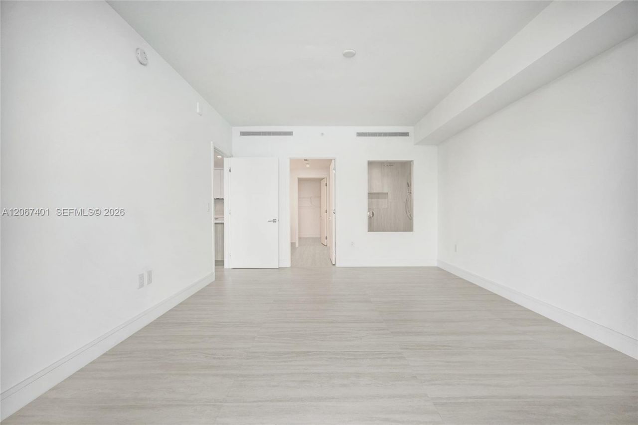 2411 Laguna Circle , Unit 208, Miami, FL 33181 Photo