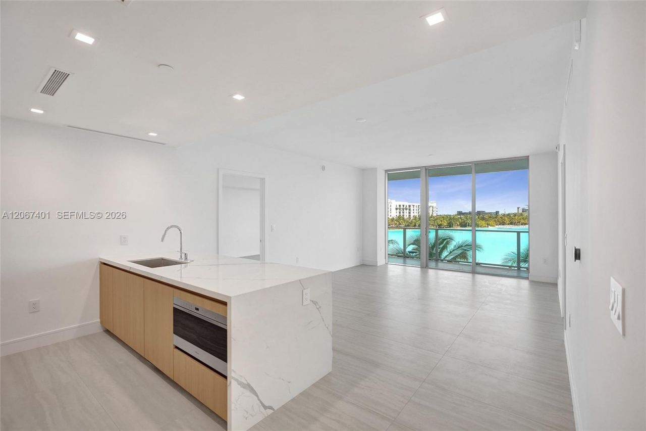 2411 Laguna Circle , Unit 208, Miami, FL 33181 Photo