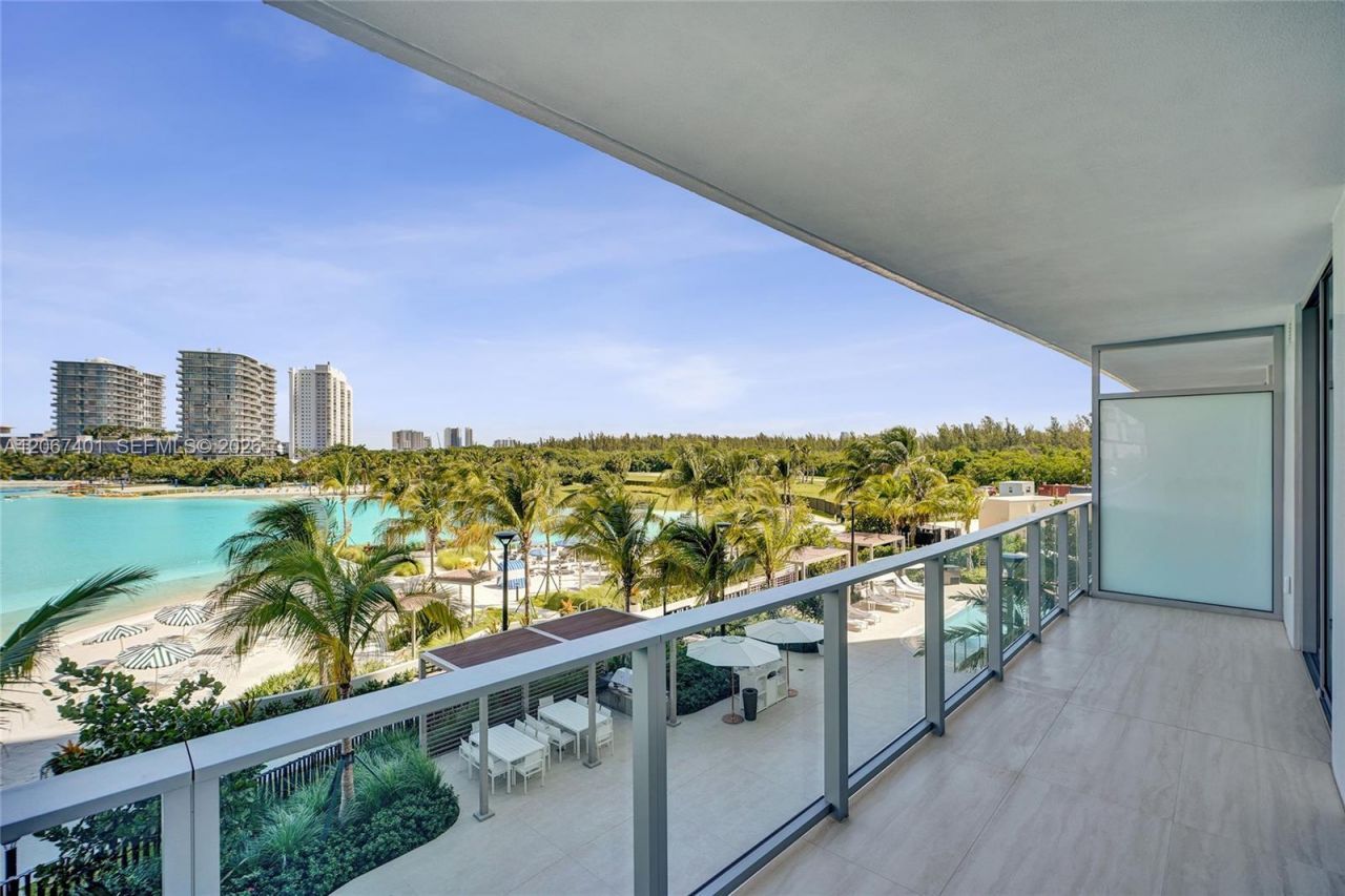 2411 Laguna Circle , Unit 208, Miami, FL 33181 Photo