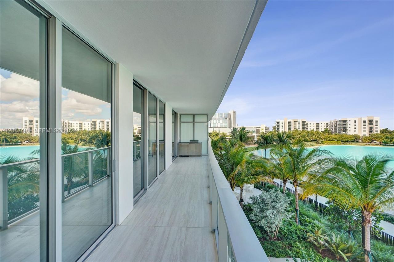 2411 Laguna Circle , Unit 208, Miami, FL 33181 Photo