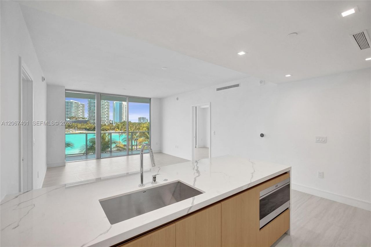 2411 Laguna Circle , Unit 208, Miami, FL 33181 Photo