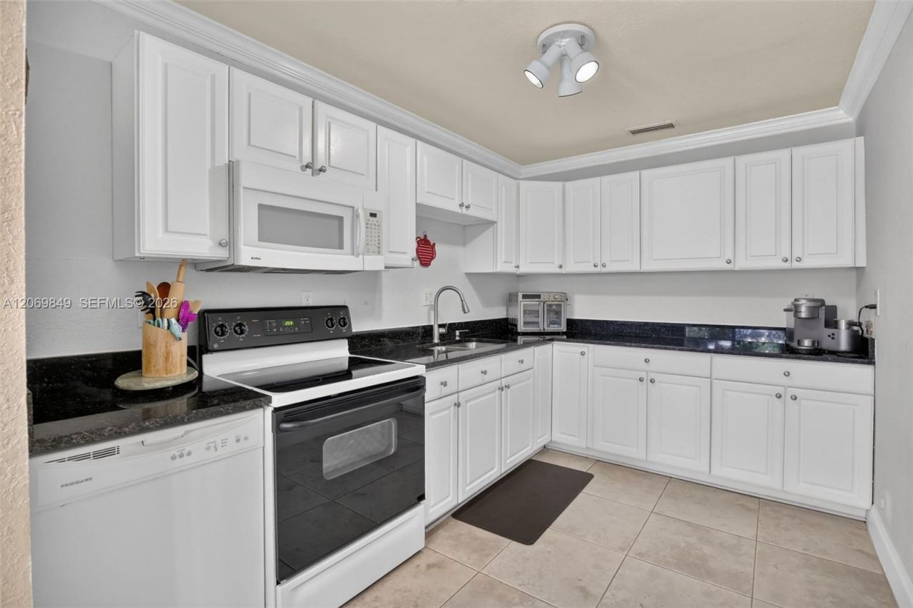 10725 NW 30th Pl, Unit 4, Sunrise, FL 33322 Photo