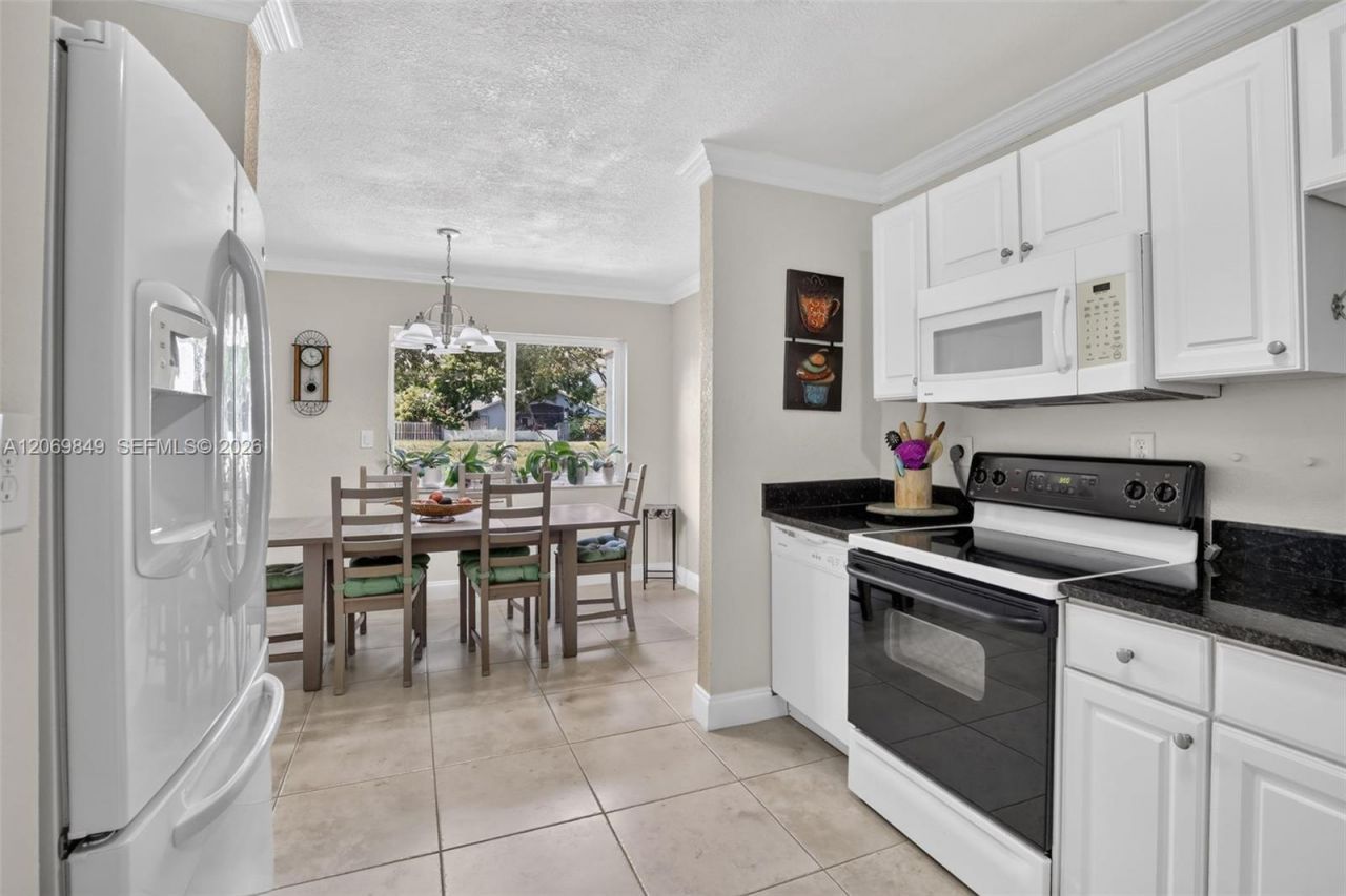 10725 NW 30th Pl, Unit 4, Sunrise, FL 33322 Photo