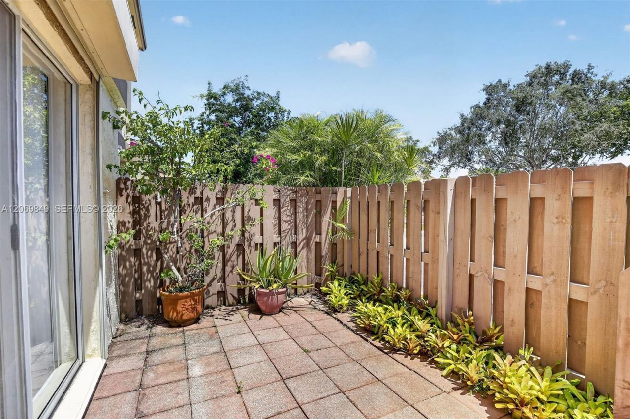 10725 NW 30th Pl, Unit 4, Sunrise, FL 33322 Photo