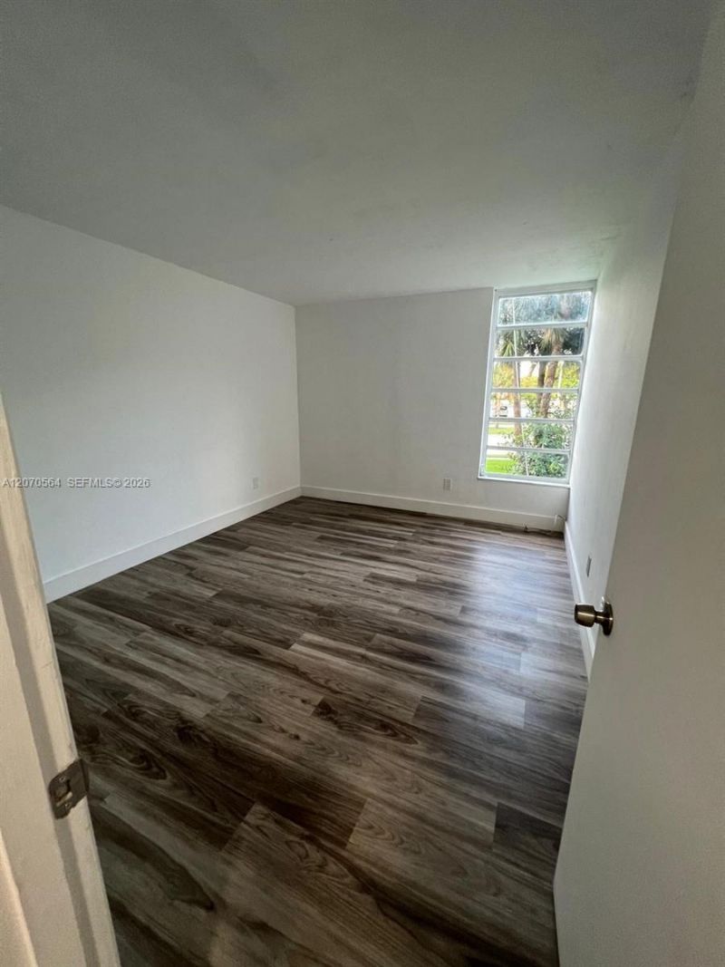 310 Fontainebleau Blvd , Unit 204, Miami, FL 33172 Photo