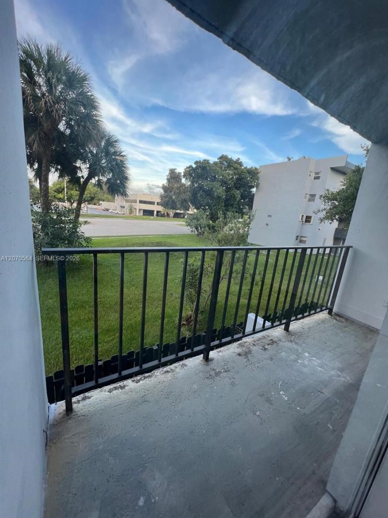 310 Fontainebleau Blvd , Unit 204, Miami, FL 33172 Photo