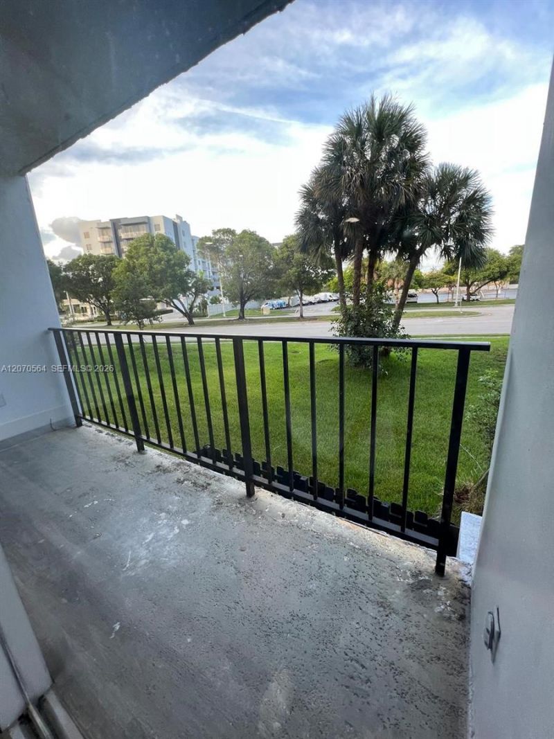 310 Fontainebleau Blvd , Unit 204, Miami, FL 33172 Photo