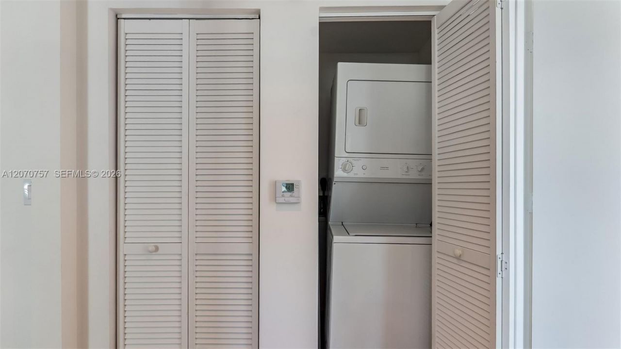 951 Brickell Ave, Unit 3801, Miami, FL 33131 Photo