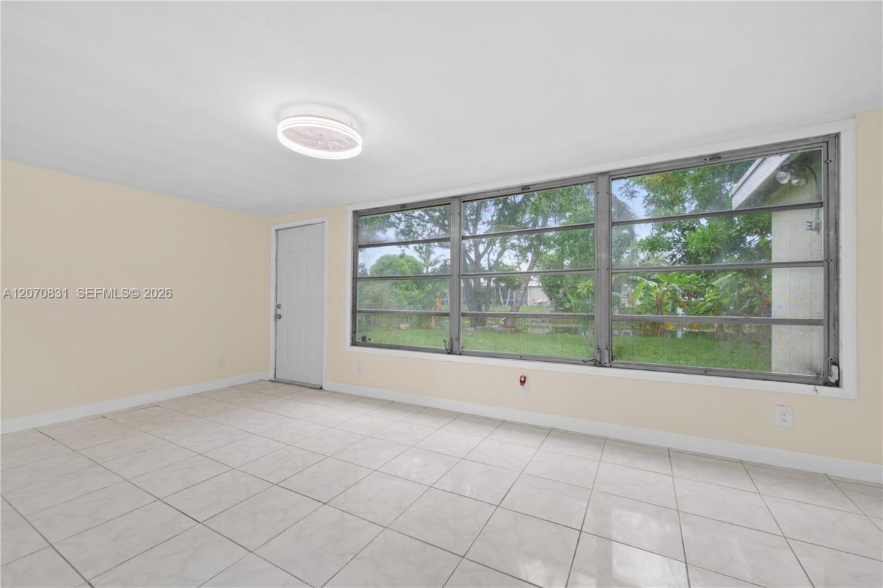 3561 NW 41st St , Lauderdale Lakes, FL 33309 Photo