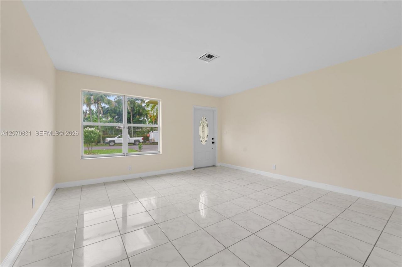 3561 NW 41st St , Lauderdale Lakes, FL 33309 Photo