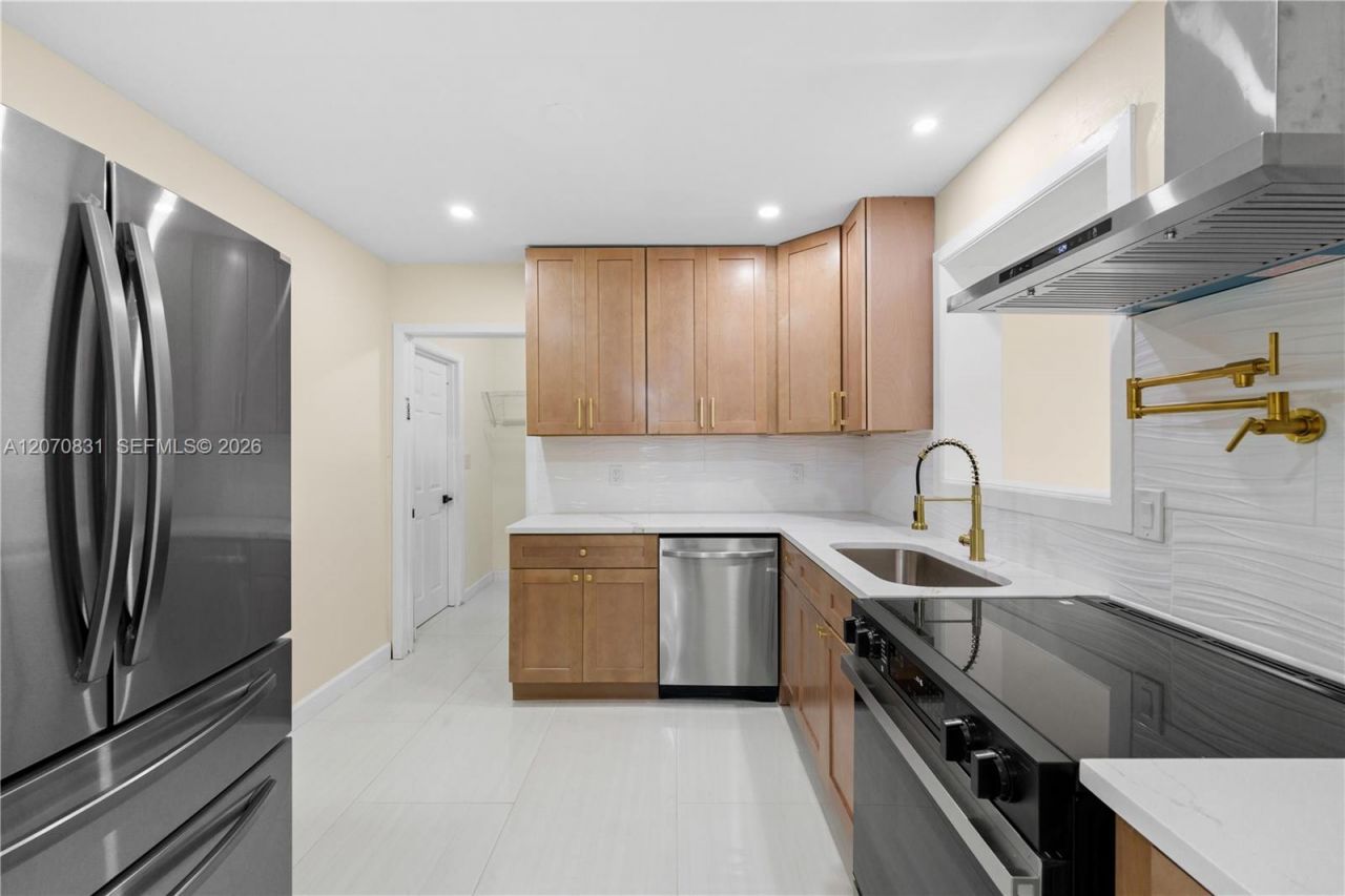 3561 NW 41st St , Lauderdale Lakes, FL 33309 Photo