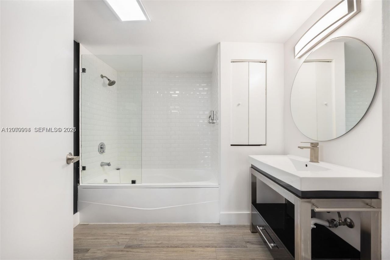 2889 Mcfarlane Rd , Unit 1112, Miami, FL 33133 Photo