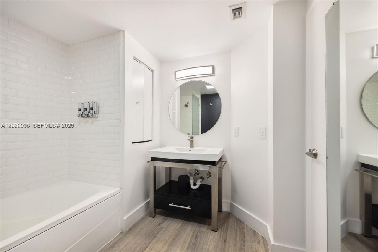 2889 Mcfarlane Rd , Unit 1112, Miami, FL 33133 Photo