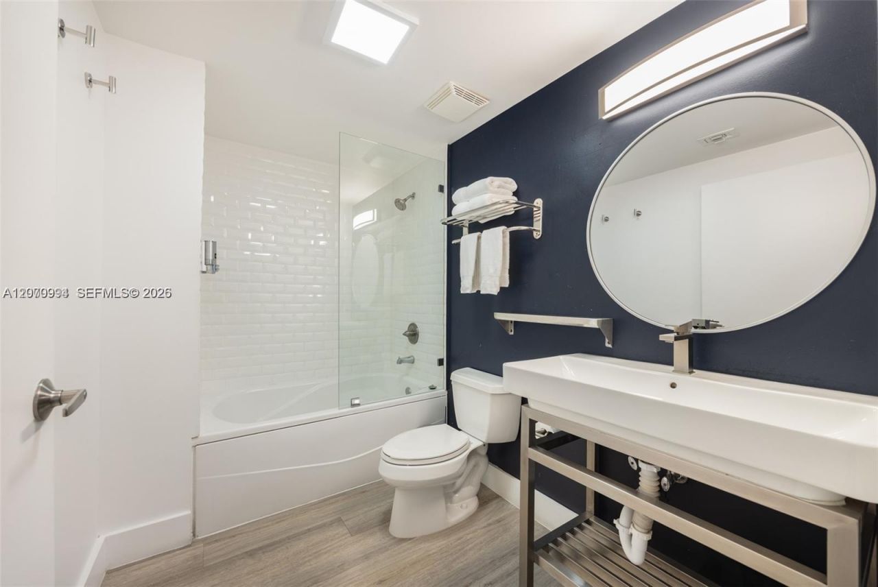 2889 Mcfarlane Rd , Unit 1112, Miami, FL 33133 Photo