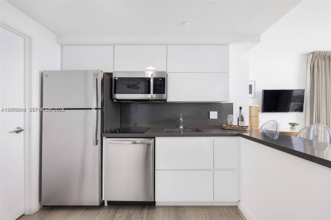 2889 Mcfarlane Rd , Unit 1112, Miami, FL 33133 Photo