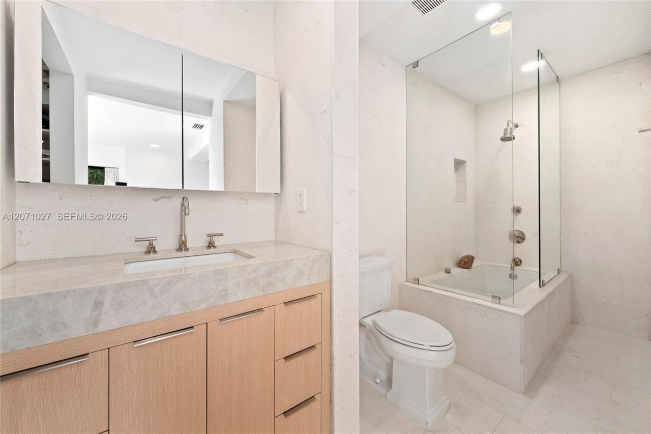 638 NE 141st St , North Miami, FL 33161 Photo