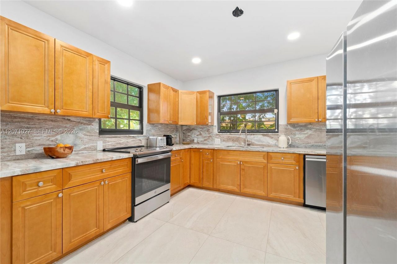 638 NE 141st St , North Miami, FL 33161 Photo