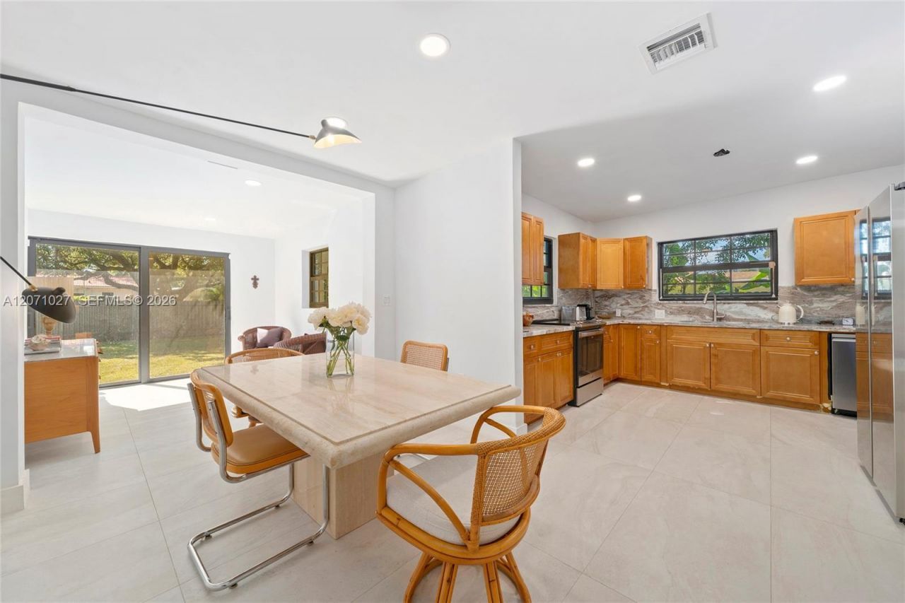 638 NE 141st St , North Miami, FL 33161 Photo