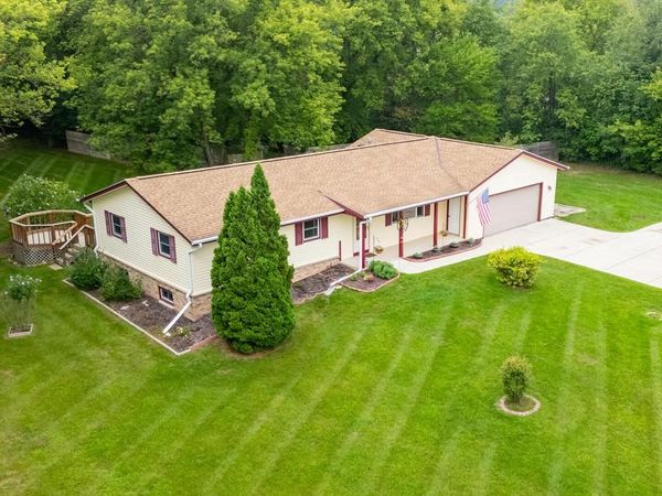 7841 Pathfinder LANE, West Bend, WI 53090