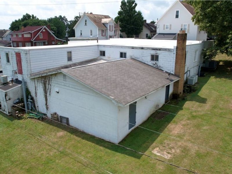 211 Yoder Avenue NE, Sugarcreek, OH 44681 Photo 3