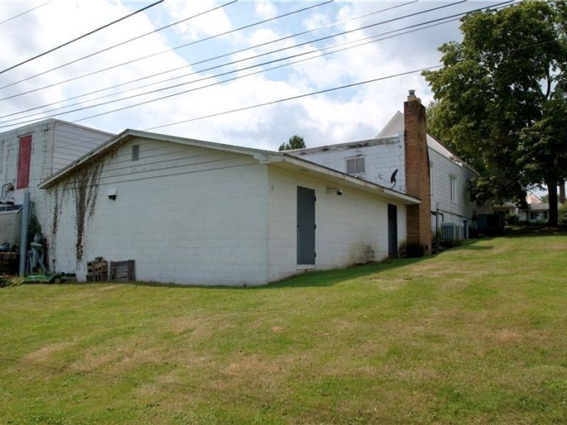 211 Yoder Avenue NE, Sugarcreek, OH 44681 Photo 4