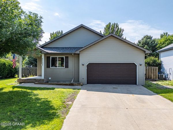 5137 W LANARK Drive, Grand Forks, ND 58203
