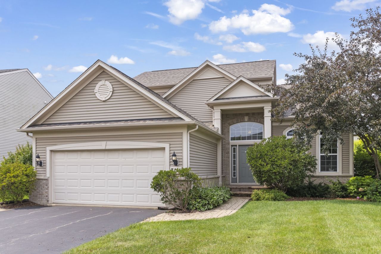 3111 Drury Lane, Carpentersville, IL 60110 Main Photo