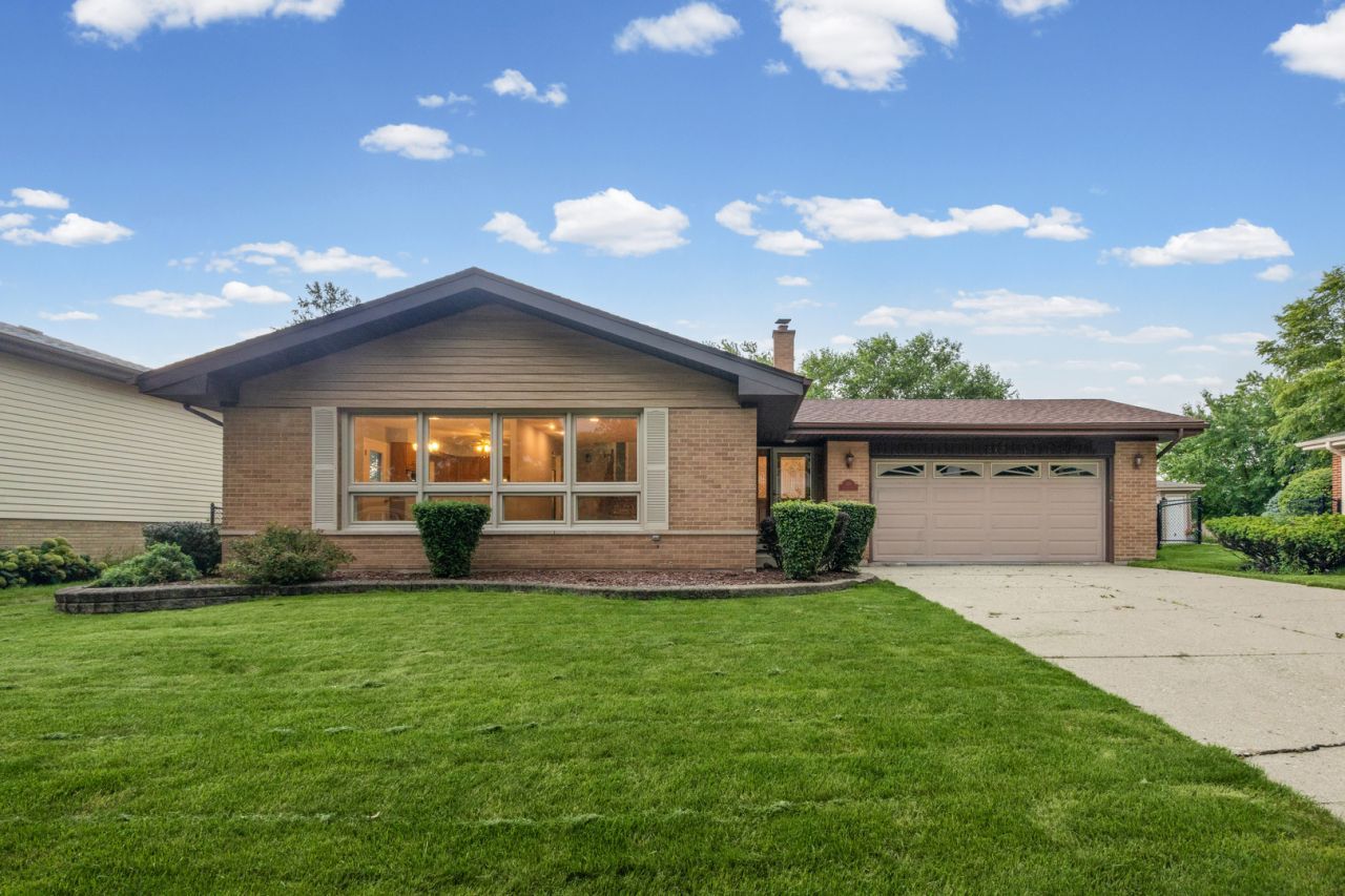 319 Gareth Lane, Schaumburg, IL 60193 Main Photo