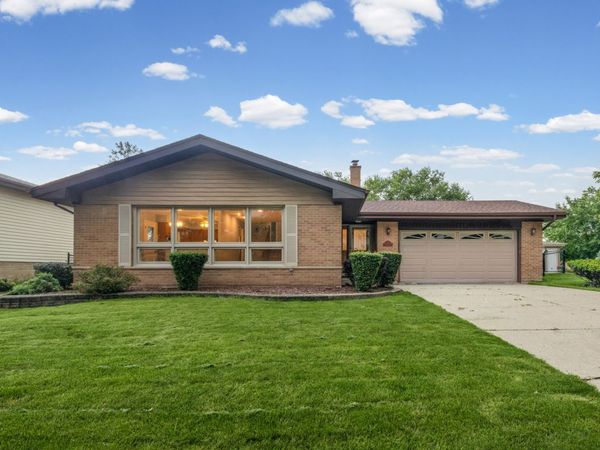 319 Gareth Lane , Schaumburg, IL 60193