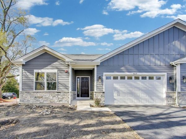 805 W Poplar Street , Palatine, IL 60067