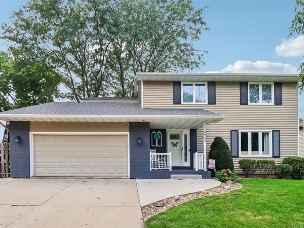 5905 Crabapple Lane, Johnston, IA 50131