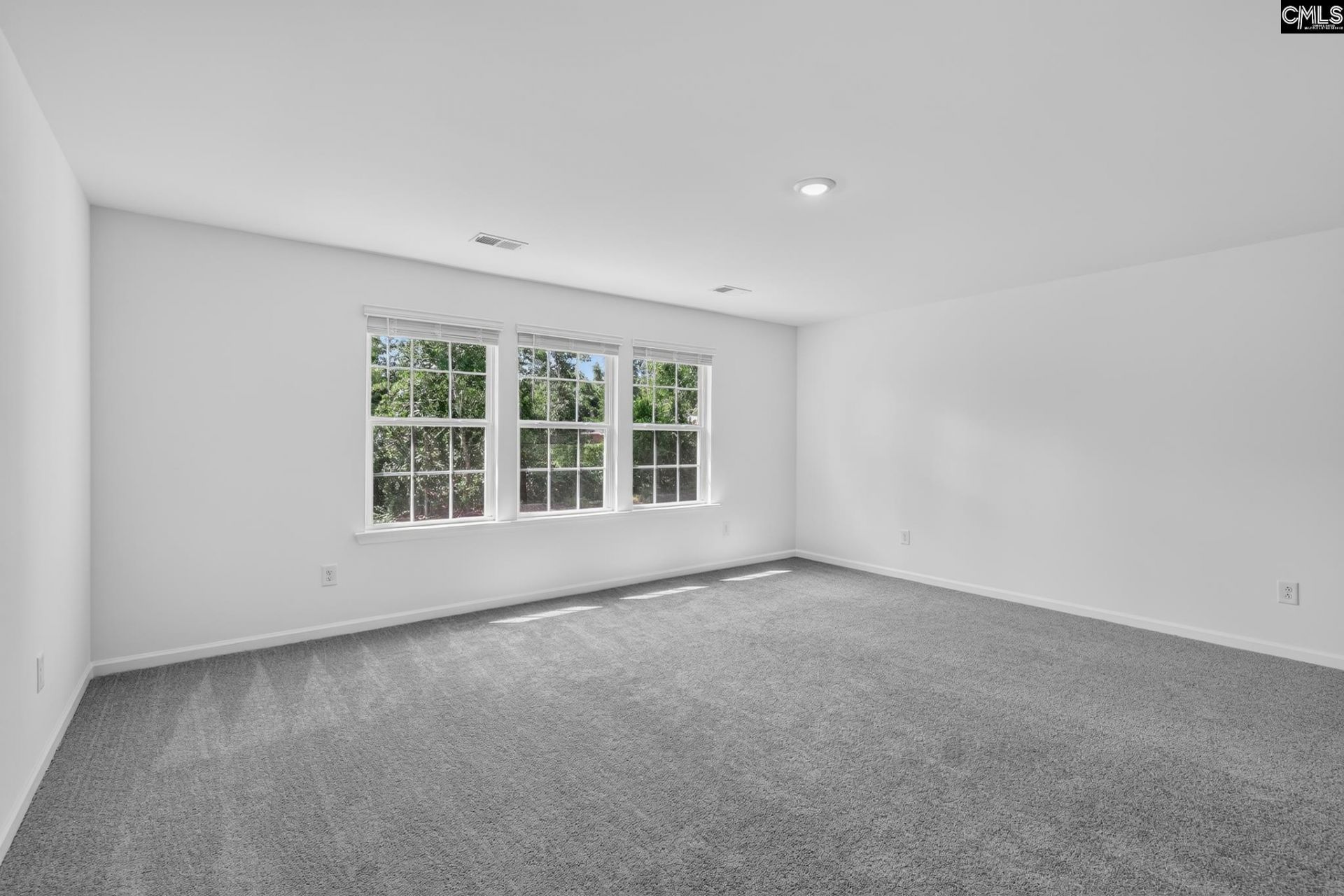 271 Foxglade Drive Photo 13