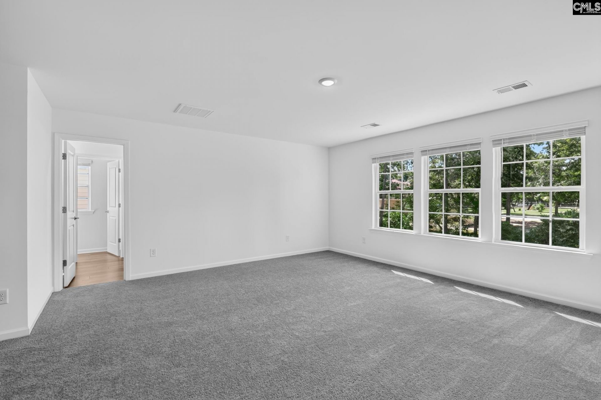 271 Foxglade Drive Photo 14