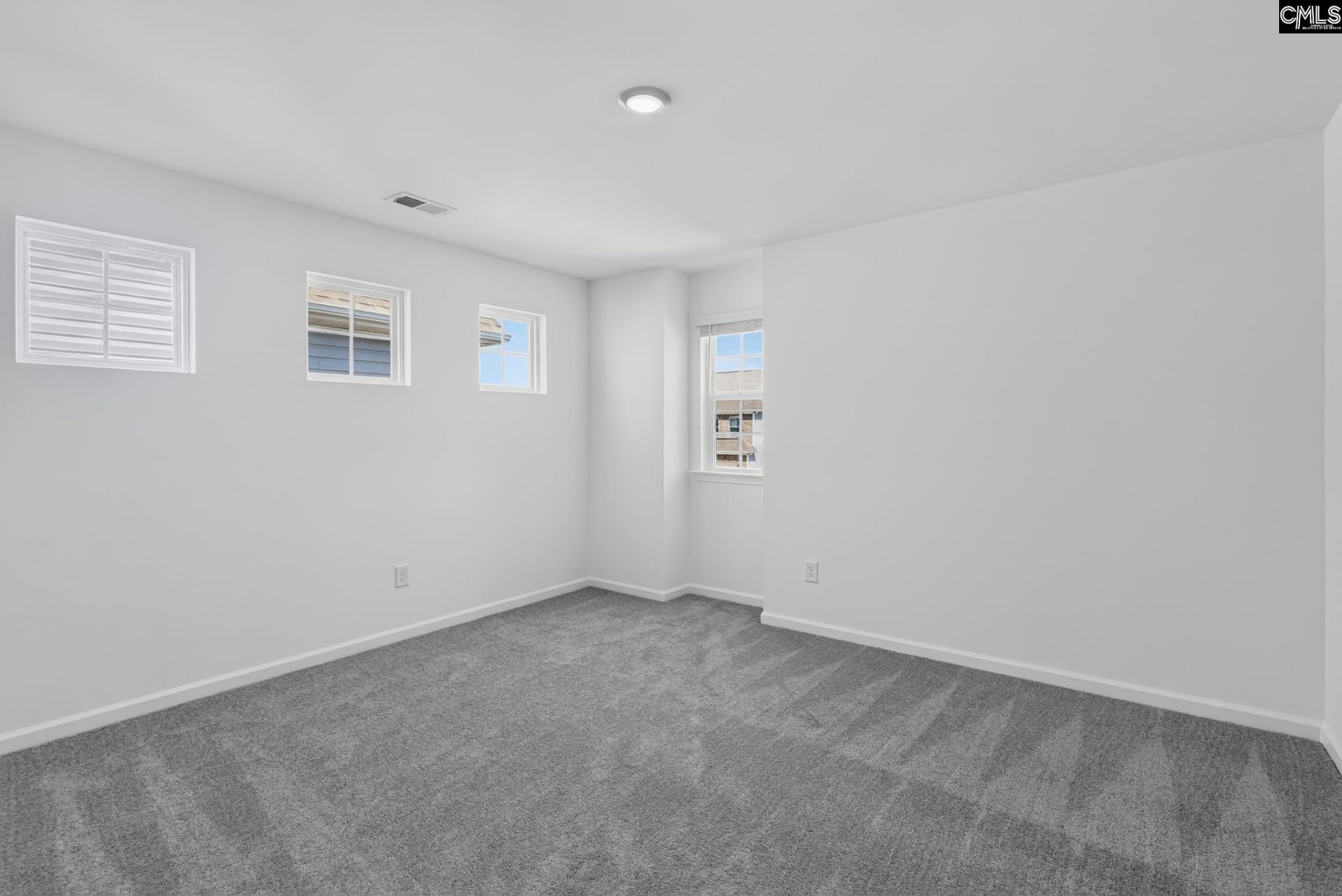 271 Foxglade Drive Photo 18