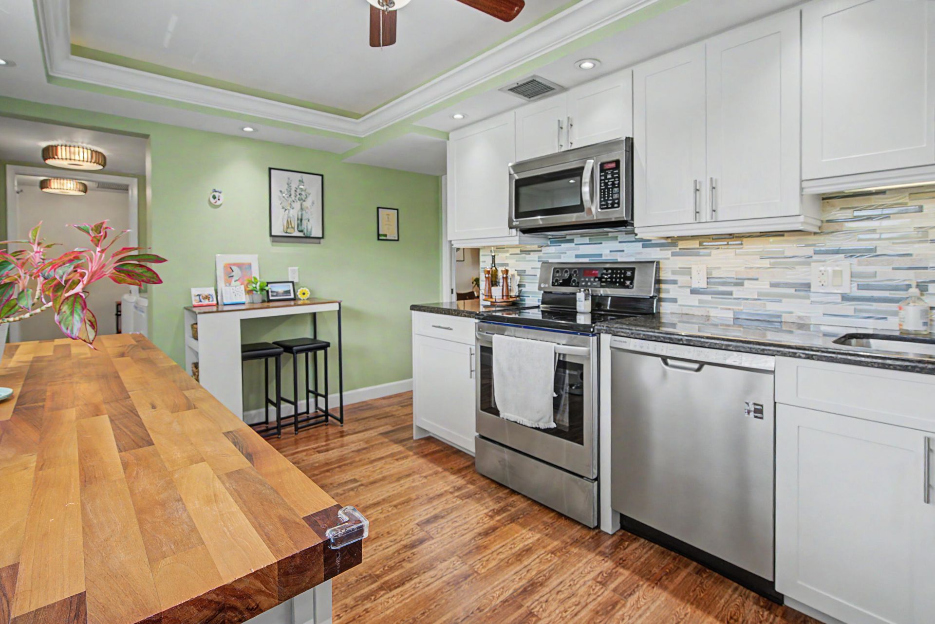 3930 Oaks Clubhouse Drive, Unit 304, Pompano Beach, FL 33069 Photo