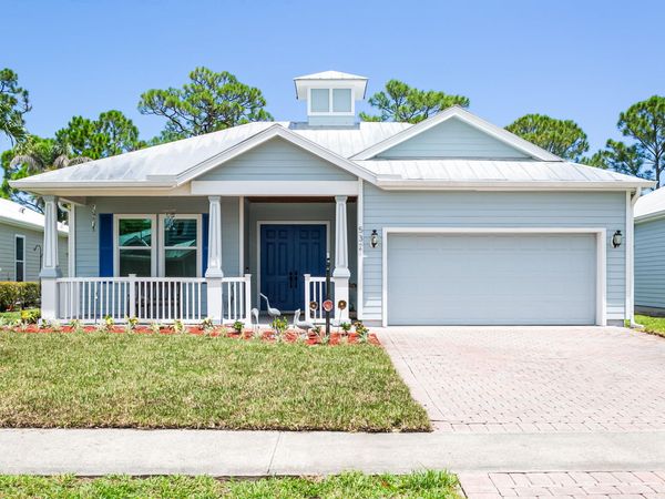 532 NE Canoe Park Circle, Port St. Lucie, FL 34983