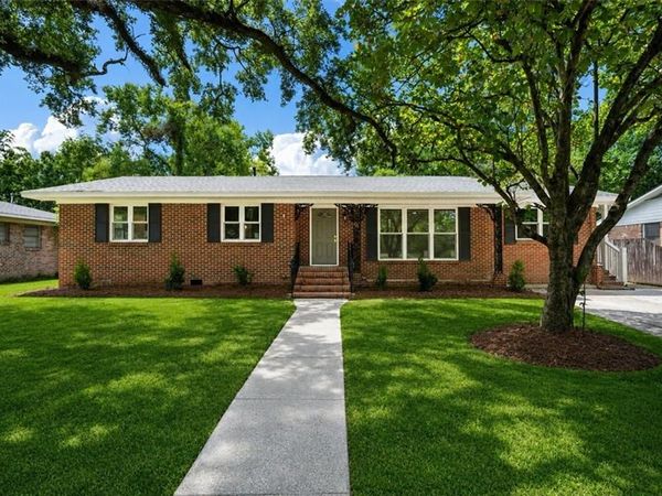 2779 S Grafhill Drive, Mobile, AL 36606