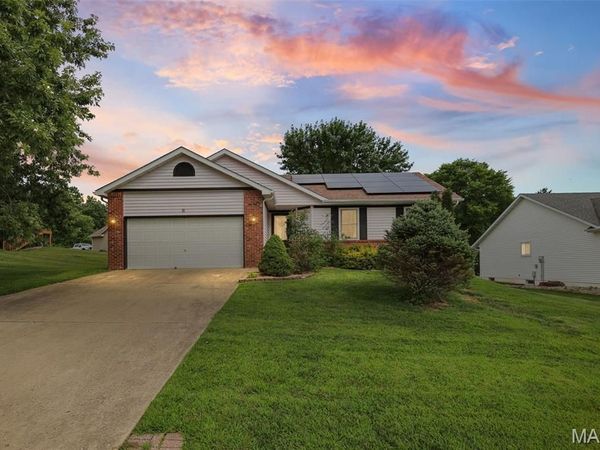 81 Englewood Drive, Glen Carbon, IL 62034