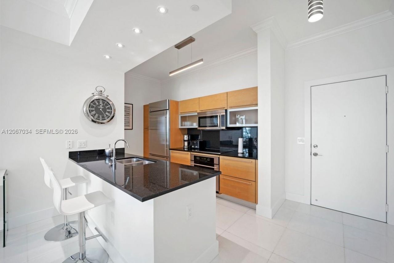 950 Brickell Bay Dr , Unit 4600, Miami, FL 33131 Photo