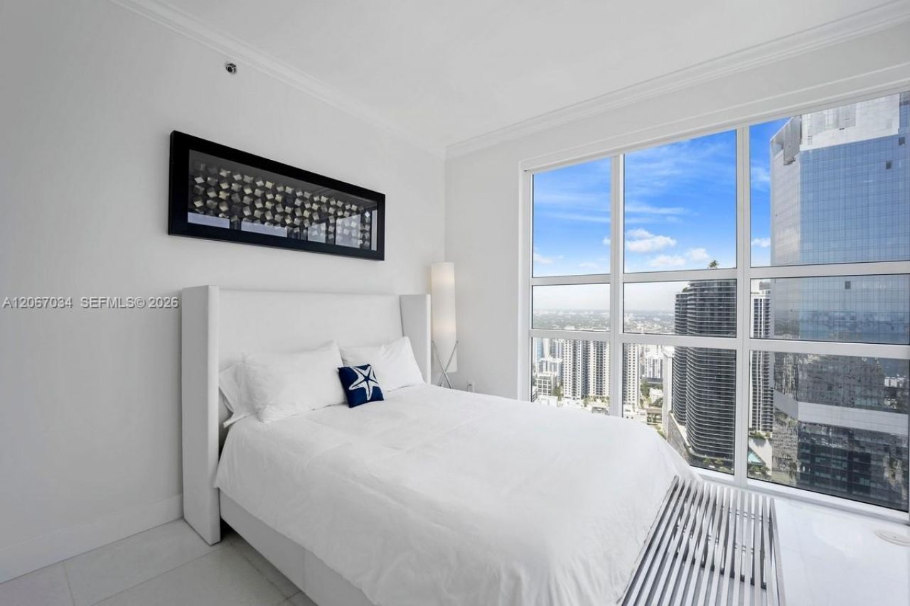 950 Brickell Bay Dr , Unit 4600, Miami, FL 33131 Photo