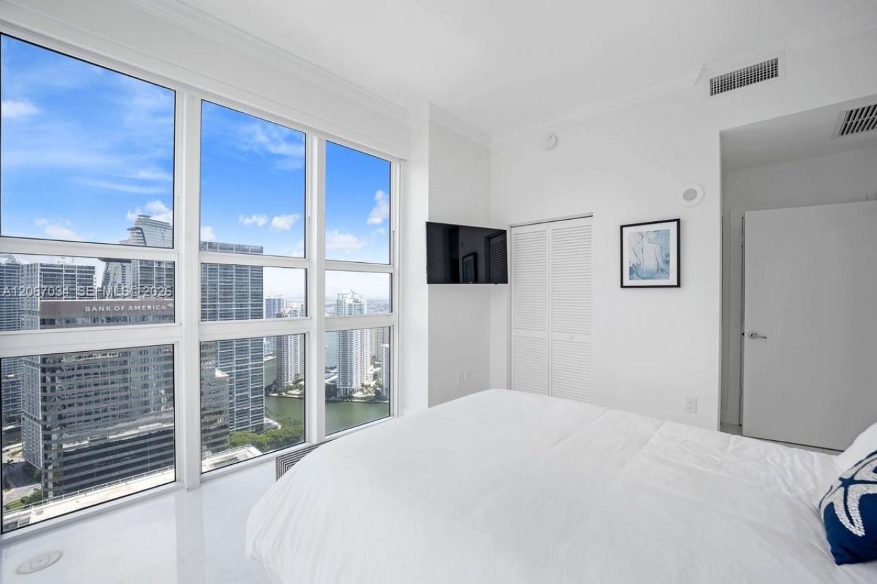 950 Brickell Bay Dr , Unit 4600, Miami, FL 33131 Photo