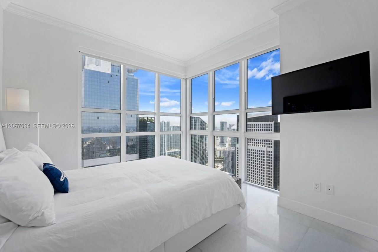950 Brickell Bay Dr , Unit 4600, Miami, FL 33131 Photo