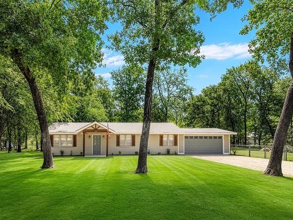 110 Meadowood Road, Enchanted Oaks, TX 75156