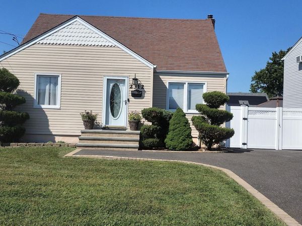 2312 Maple Street , Seaford, NY 11783