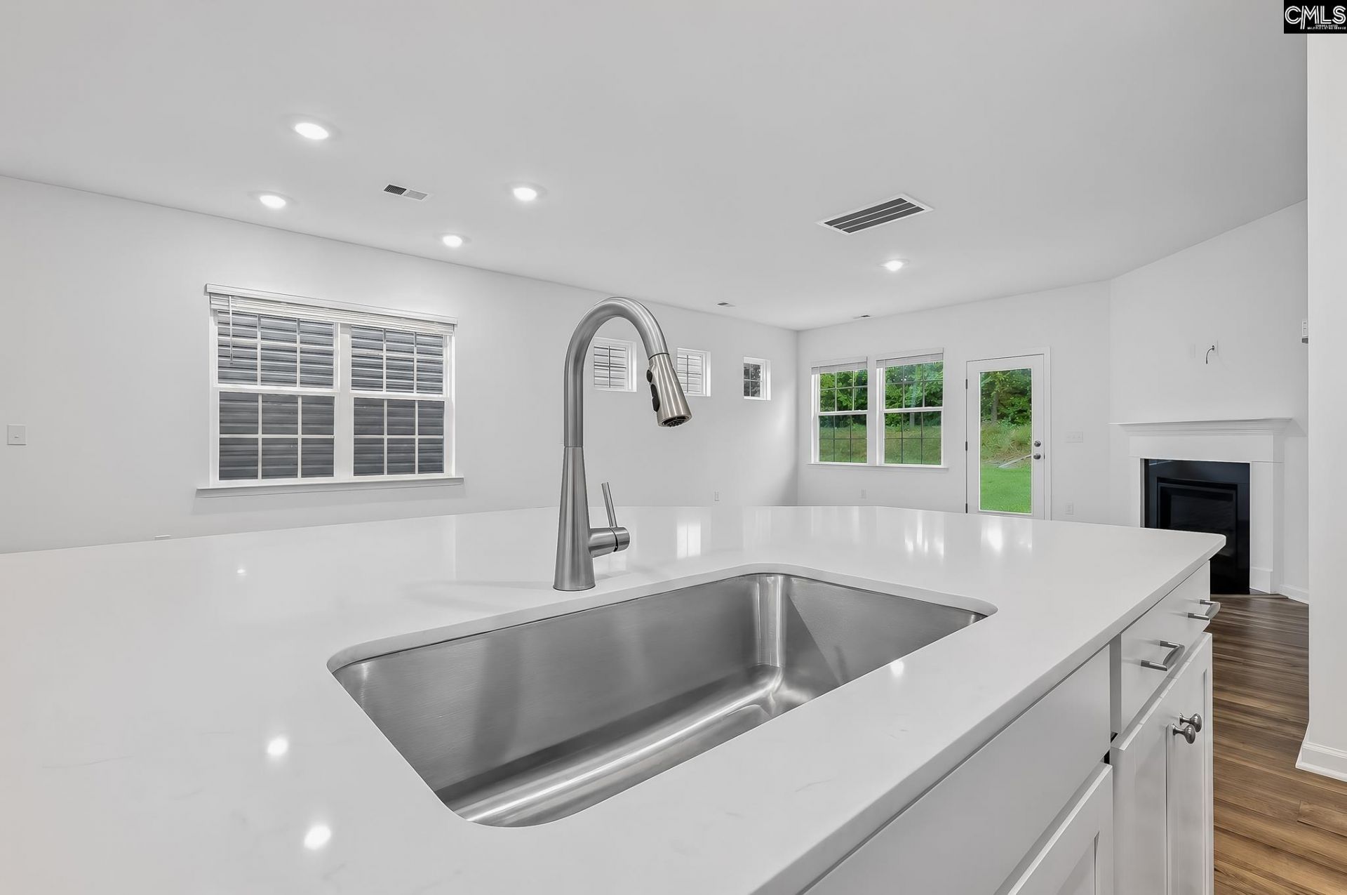 270 Foxglade Drive Photo 12