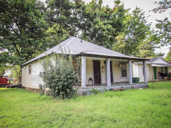 411 SW Lawrence St , Hoxie, AR 72433