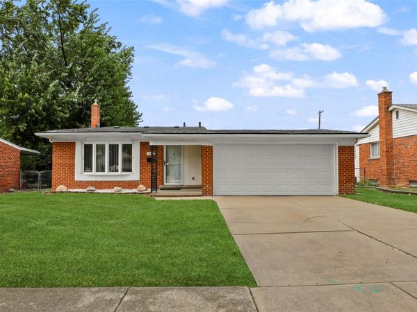 1326 W Elmwood Avenue, Clawson, Mi 48017