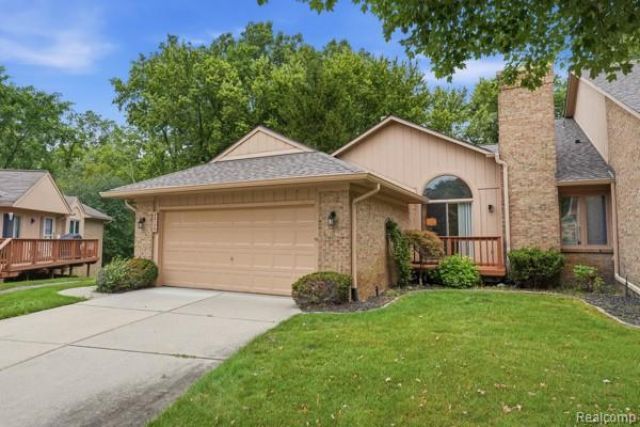22100 River Ridge Trail, Unit 29, Farmington Hills, Mi 48335 Main Photo