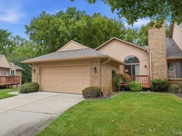 22100 River Ridge Trail, Unit 29, Farmington Hills, Mi 48335